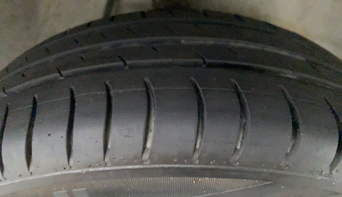 2017 Maruti Alto K10 VXI P, Petrol, Manual, 68,082 km, Right Front Tyre Tread