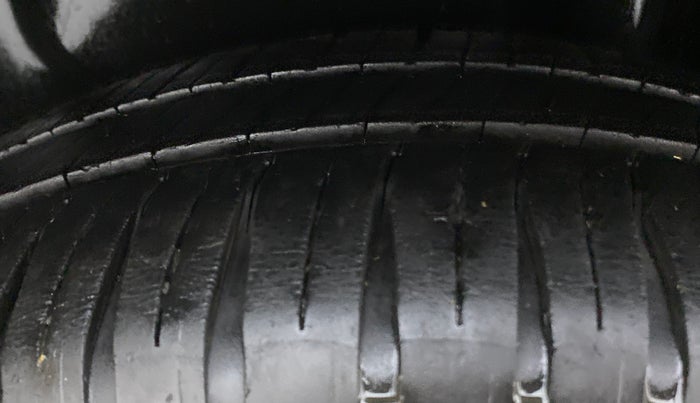 2015 Maruti Swift Dzire ZXI, Petrol, Manual, 82,106 km, Left Rear Tyre Tread