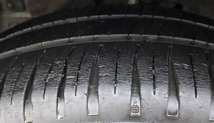 2015 Maruti Swift Dzire ZXI, Petrol, Manual, 82,106 km, Left Front Tyre Tread