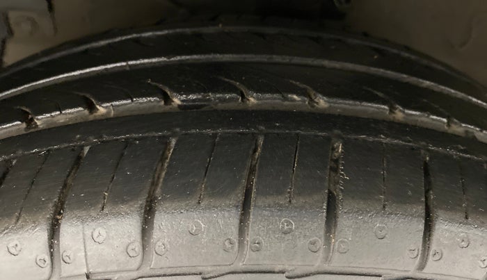 2018 Maruti Ciaz 1.5 SIGMA SHVS, Petrol, Manual, 26,968 km, Left Front Tyre Tread