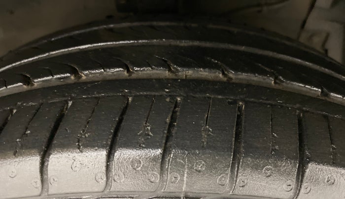 2018 Maruti Ciaz 1.5 SIGMA SHVS, Petrol, Manual, 26,968 km, Right Front Tyre Tread