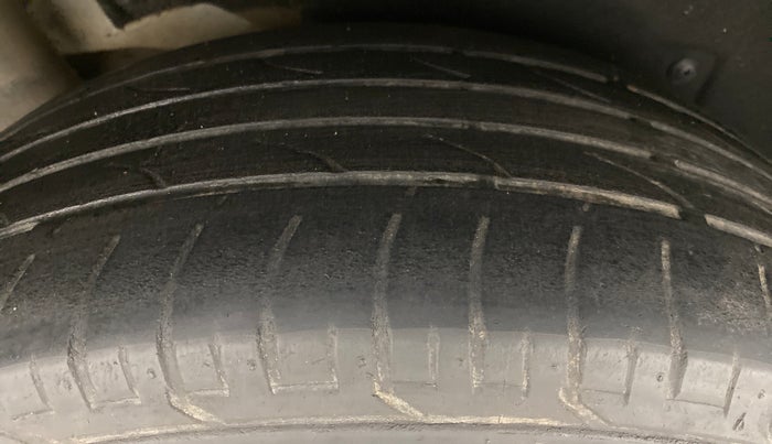 2018 Mahindra MARAZZO M8 7 STR, Diesel, Manual, 76,574 km, Right Rear Tyre Tread