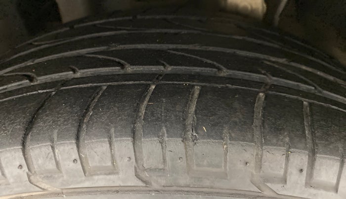 2018 Mahindra MARAZZO M8 7 STR, Diesel, Manual, 76,574 km, Left Front Tyre Tread