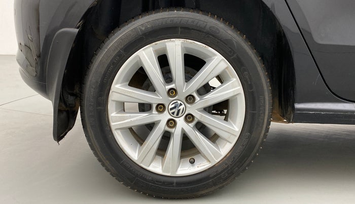 2012 Volkswagen Polo HIGHLINE1.2L DIESEL, Diesel, Manual, 1,00,141 km, Right Rear Wheel