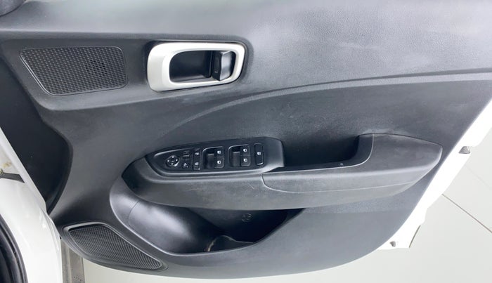 2020 Hyundai VENUE 1.0L Turbo GDI SX MT, Petrol, Manual, 30,227 km, Driver Side Door Panels Control