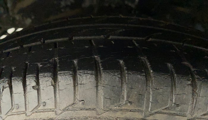 2011 Hyundai i10 MAGNA 1.2, Petrol, Manual, 82,088 km, Left Front Tyre Tread