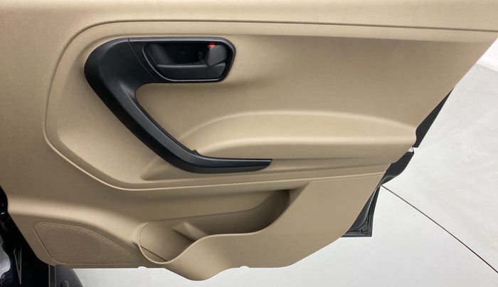 2022 Mahindra BOLERO NEO N 8, Diesel, Manual, 4,154 km, Driver Side Door Panels Control
