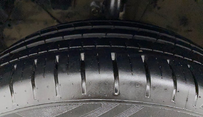 2017 Maruti Baleno ZETA PETROL 1.2, Petrol, Manual, 47,583 km, Left Front Tyre Tread