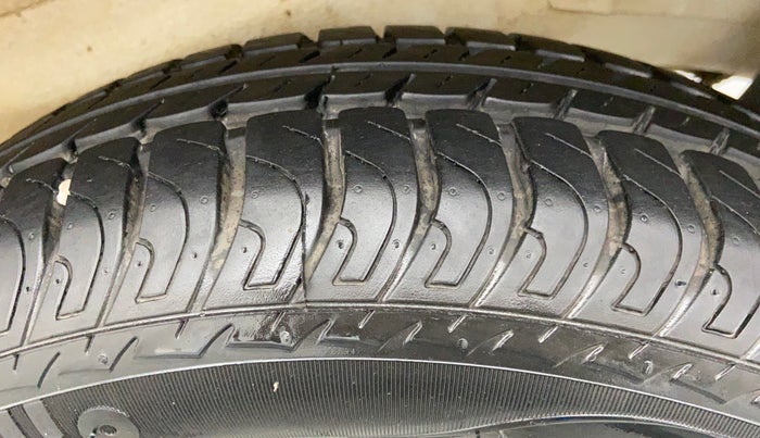 2014 Maruti Wagon R 1.0 VXI, Petrol, Manual, 58,456 km, Left Rear Tyre Tread