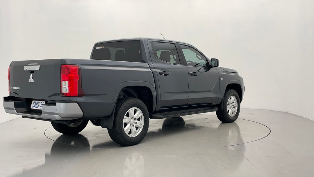 Right Back Diagonal (45- Degree) View