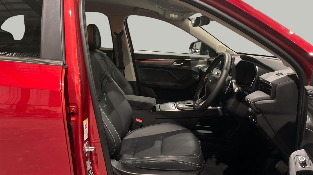 2025 GWM Haval Jolion Lux, Automatic, 9527 km, Right Side Front Door Cabin View