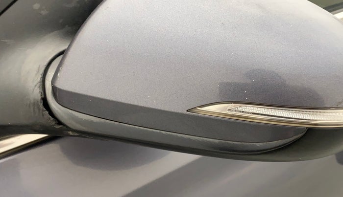 2018 Hyundai Verna 1.6 CRDI SX + AT, Diesel, Automatic, 98,660 km, Left rear-view mirror - Cover has minor damage