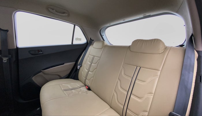 2016 Hyundai Grand i10 MAGNA 1.2 VTVT, Petrol, Manual, 13,839 km, Right Side Rear Door Cabin