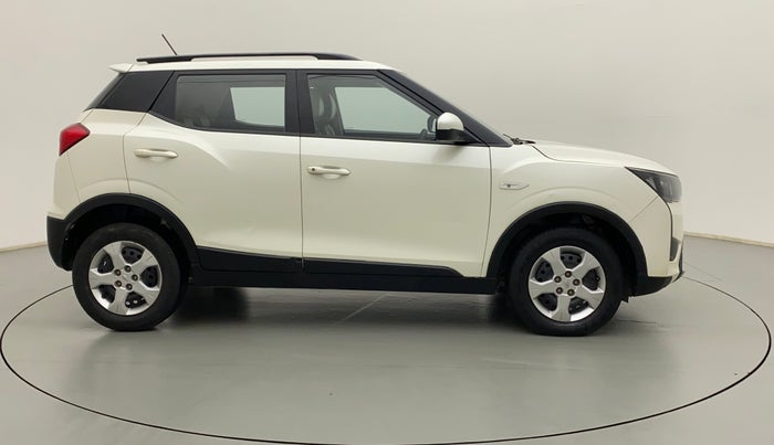 2020 Mahindra XUV300 W6 1.5 DIESEL AMT, Diesel, Automatic, 85,834 km, Right Side View