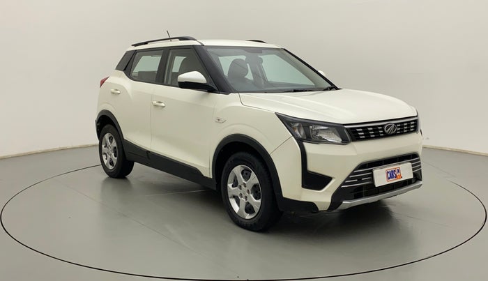 2020 Mahindra XUV300 W6 1.5 DIESEL AMT, Diesel, Automatic, 85,834 km, Right Front Diagonal