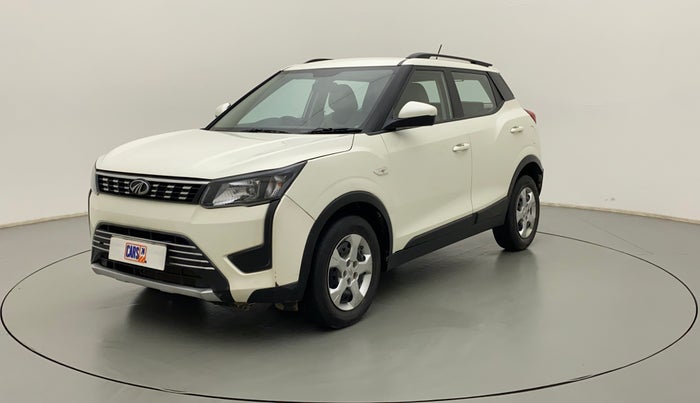 2020 Mahindra XUV300 W6 1.5 DIESEL AMT, Diesel, Automatic, 85,834 km, Left Front Diagonal