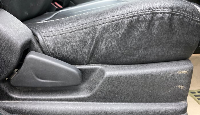 2022 Renault Kwid RXT 1.0, Petrol, Manual, 11,689 km, Driver Side Adjustment Panel