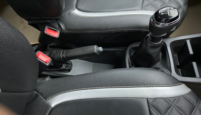 2022 Renault Kwid RXT 1.0, Petrol, Manual, 11,689 km, Gear Lever