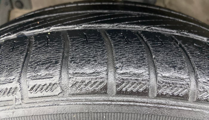 2012 Maruti Swift ZDI, Diesel, Manual, 79,284 km, Left Front Tyre Tread