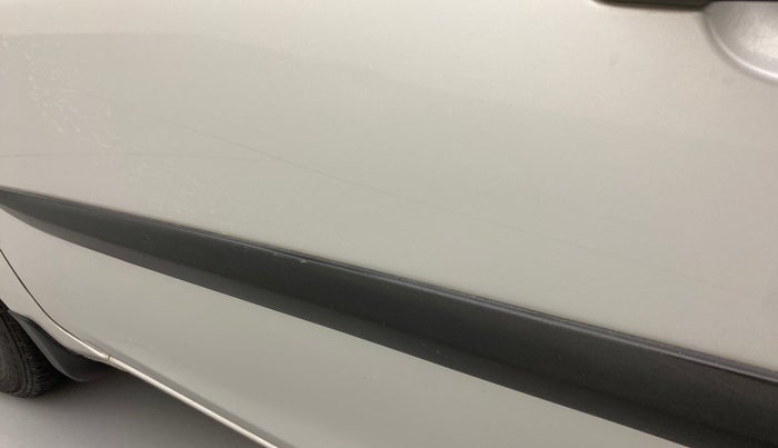 2013 Maruti Ritz VDI, Diesel, Manual, 84,499 km, Front passenger door - Minor scratches