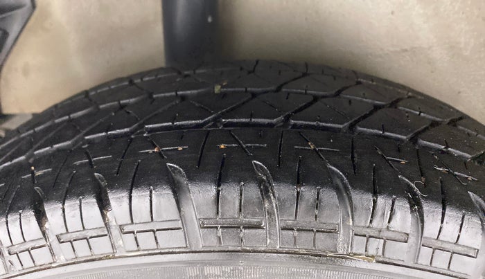 2013 Maruti Ritz VDI, Diesel, Manual, 84,499 km, Right Rear Tyre Tread