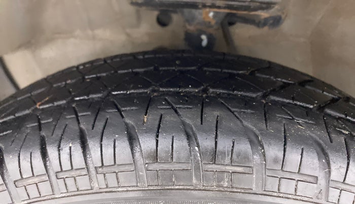 2013 Maruti Ritz VDI, Diesel, Manual, 84,499 km, Left Front Tyre Tread
