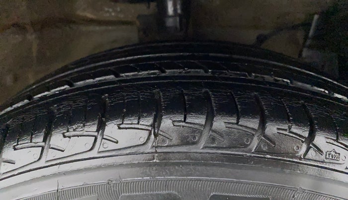 2017 Maruti Ciaz ZETA 1.4  AT PETROL, Petrol, Automatic, 54,393 km, Right Front Tyre Tread
