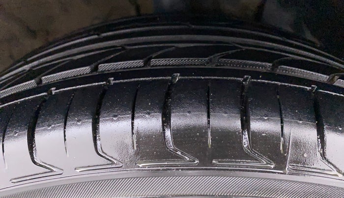 2019 Hyundai VENUE SX(O) CRDi, Diesel, Manual, 61,036 km, Right Front Tyre Tread