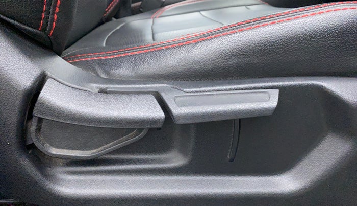 2019 Hyundai VENUE SX(O) CRDi, Diesel, Manual, 61,036 km, Driver Side Adjustment Panel