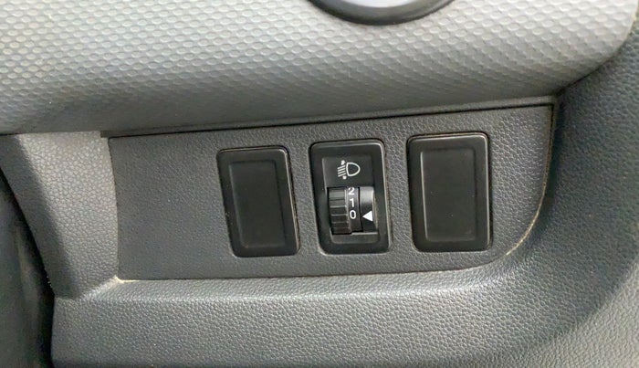 2010 Maruti Ritz LXI, Petrol, Manual, 73,654 km, Dashboard - Headlight height adjustment not working