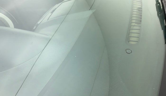 2010 Maruti Ritz LXI, Petrol, Manual, 73,755 km, Front windshield - Minor spot on windshield