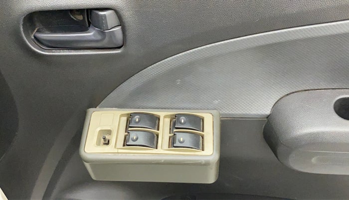 2010 Maruti Ritz LXI, Petrol, Manual, 73,654 km, Right front window switch / handle - Child Switch not working for windows
