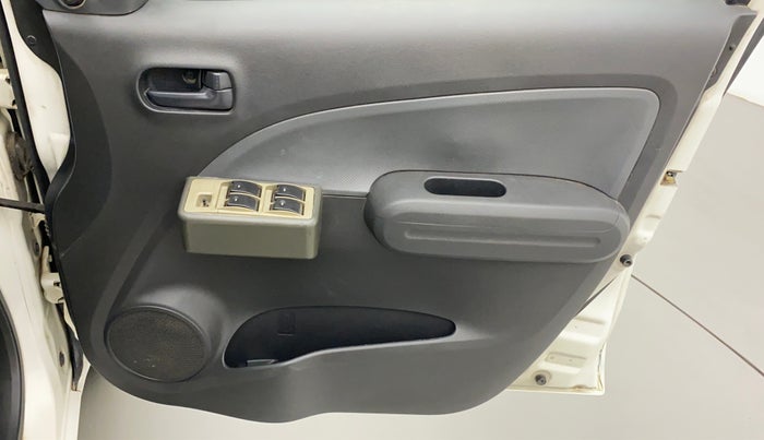 2010 Maruti Ritz LXI, Petrol, Manual, 73,755 km, Driver Side Door Panels Control