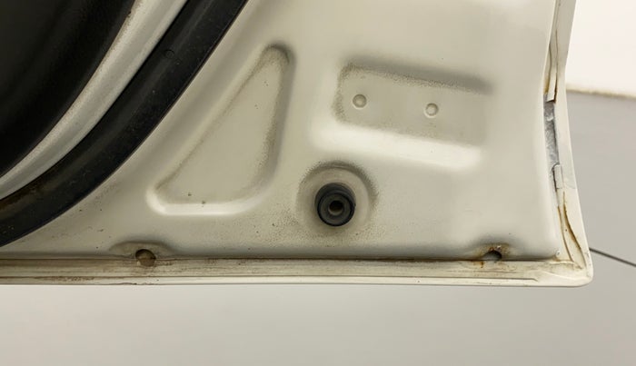2010 Maruti Ritz LXI, Petrol, Manual, 73,654 km, Driver-side door - Slightly rusted