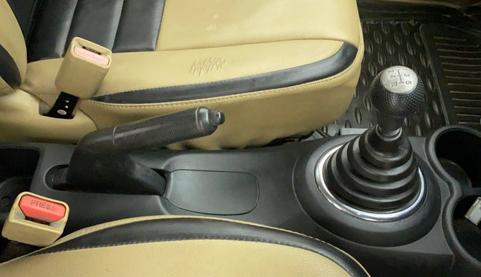 2015 Honda Brio S MT, Petrol, Manual, 34,105 km, Gear Lever