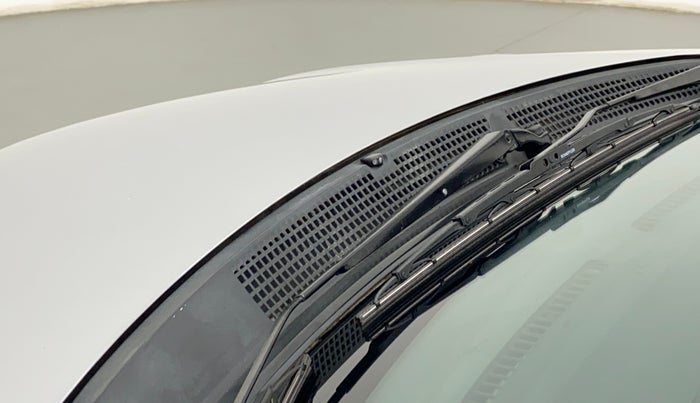 2015 Honda Brio S MT, Petrol, Manual, 34,105 km, Front windshield - Wiper nozzle not functional