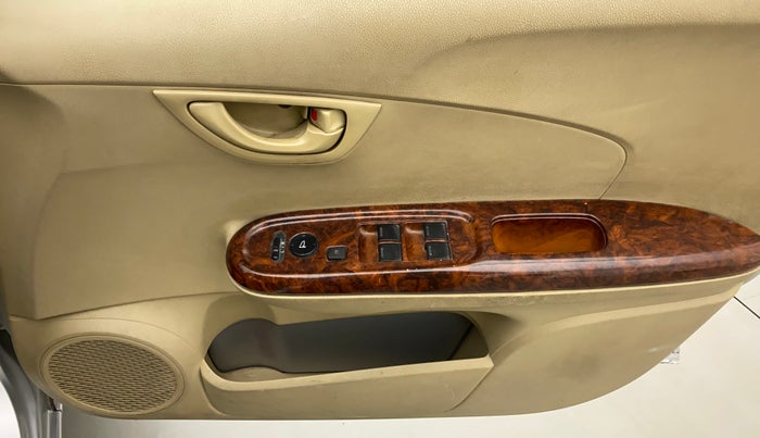 2015 Honda Brio S MT, Petrol, Manual, 34,105 km, Driver Side Door Panels Control