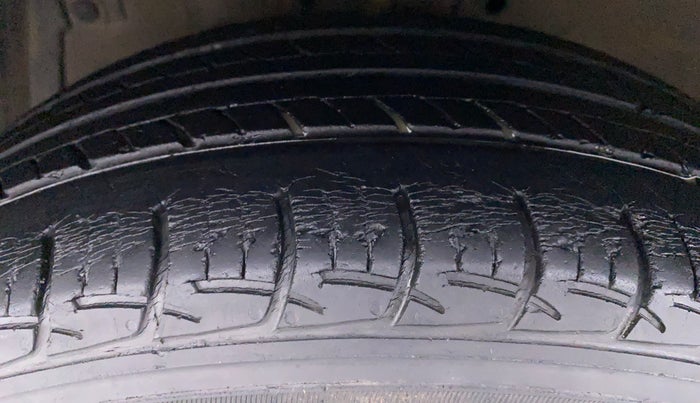 2018 Maruti Ertiga ZDI PLUS SHVS, Diesel, Manual, 43,737 km, Left Front Tyre Tread