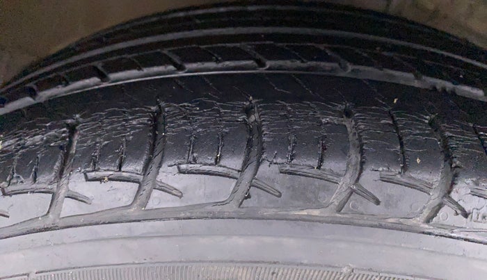 2018 Maruti Ertiga ZDI PLUS SHVS, Diesel, Manual, 43,737 km, Right Front Tyre Tread