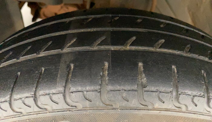 2015 Datsun Go Plus T, Petrol, Manual, 1,03,938 km, Left Front Tyre Tread