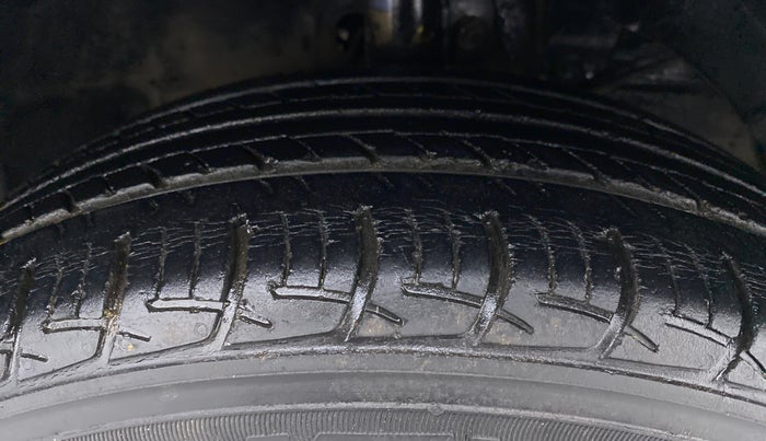 2016 Maruti Baleno DELTA PETROL 1.2, Petrol, Manual, 51,598 km, Right Front Tyre Tread