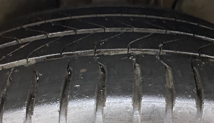2014 Skoda Octavia AMBITION 2.0 TDI CR, Diesel, Manual, 83,589 km, Left Front Tyre Tread
