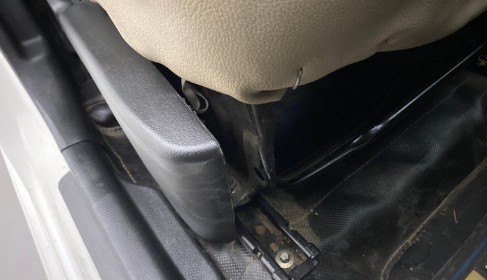 2013 Maruti Wagon R Stingray VXI, Petrol, Manual, 79,927 km, Driver seat - Seat side trim has minor damage