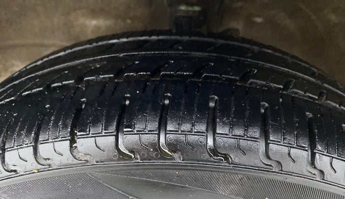2013 Maruti Wagon R Stingray VXI, Petrol, Manual, 79,927 km, Left Front Tyre Tread