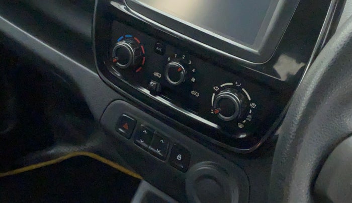 2016 Renault Kwid RXT 0.8 (O), Petrol, Manual, 83,219 km, AC Unit - Directional switch has minor damage