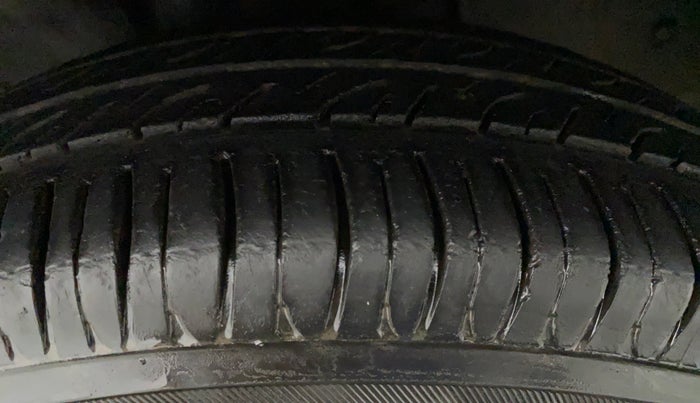 2016 Renault Kwid RXT 0.8 (O), Petrol, Manual, 83,219 km, Left Front Tyre Tread