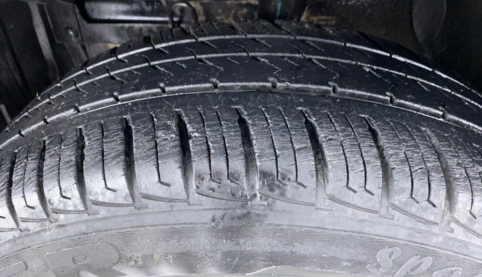 2016 Maruti Vitara Brezza VDI, Diesel, Manual, 42,216 km, Left Front Tyre Tread