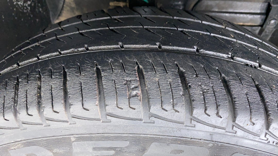 Right Front Tyre Tread