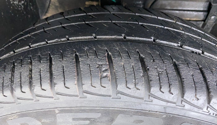 2016 Maruti Vitara Brezza VDI, Diesel, Manual, 42,216 km, Right Front Tyre Tread