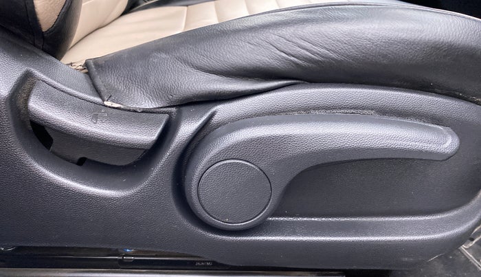 2019 Hyundai Elite i20 1.2 SPORTS PLUS VTVT, Petrol, Manual, 10,555 km, Driver Side Adjustment Panel